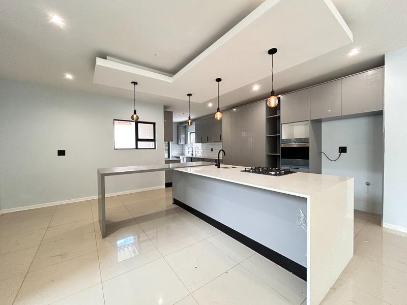 5 Bedroom Property for Sale in Melodie North West